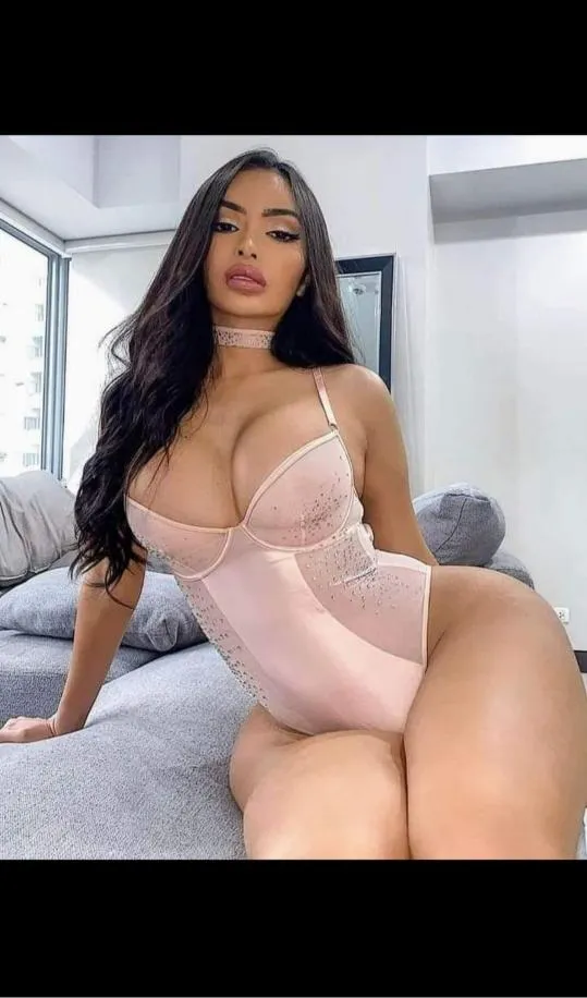 chinmayi hotel escort in hazratganj